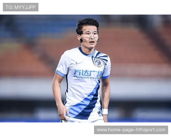 大连英博林良铭边路突破吸引防守：速度、技术与城市情感在绿茵场的交响